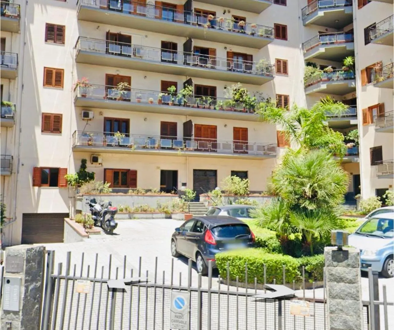 Garden Palace House Messina 0*,