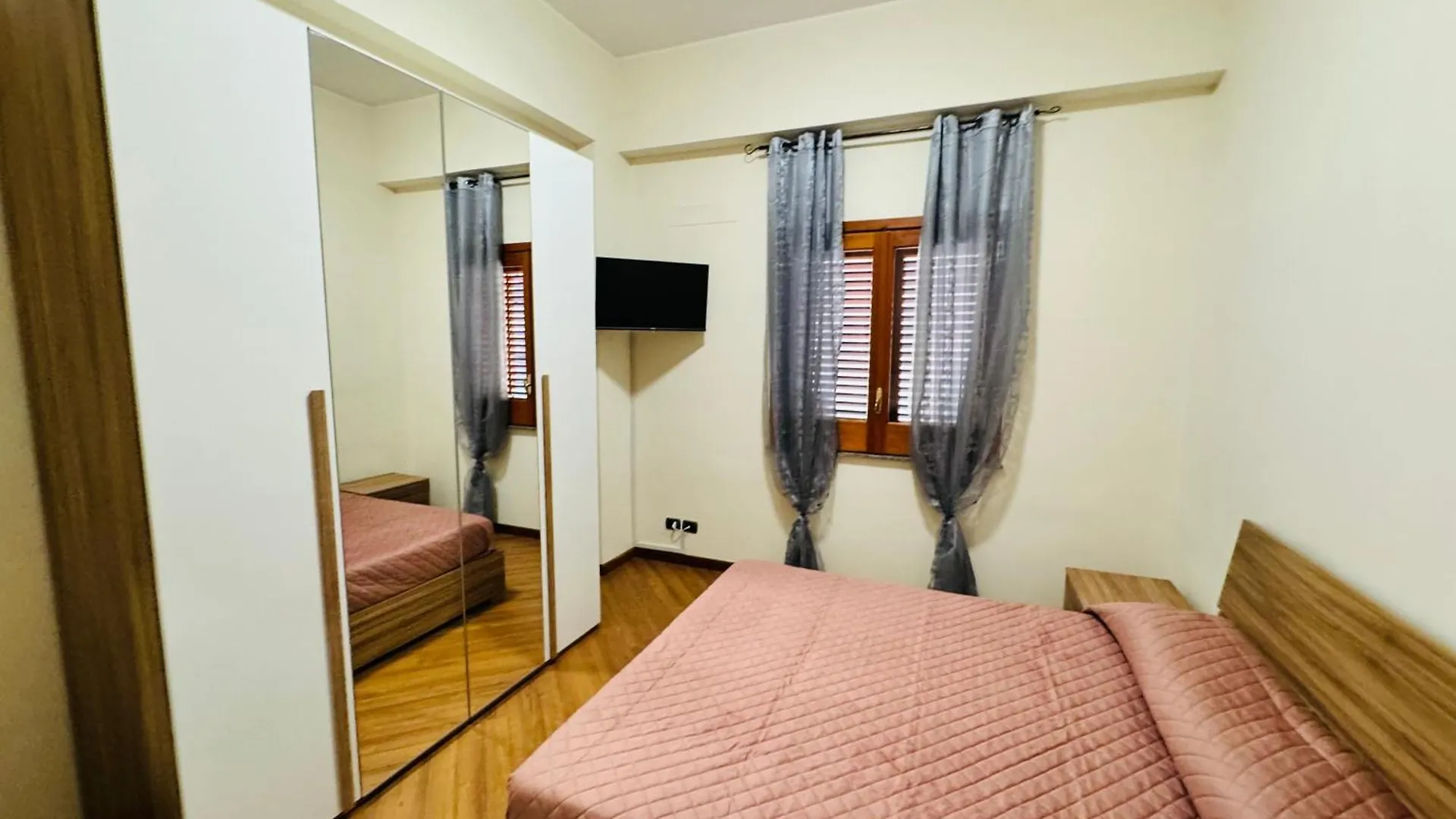 Garden Palace House Messina 0*,  Italy